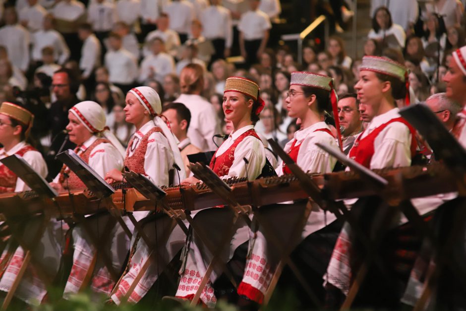 Kauno „Žalgirio“ arenoje – dainų ir šokių šventė