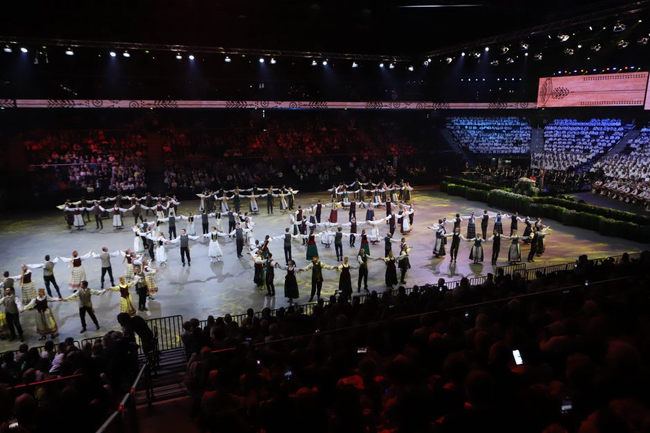Dainų ir šokių šventė sugrįžo į Kauną: skambėjo „Žalgirio“ arena (vaizdo įrašas)