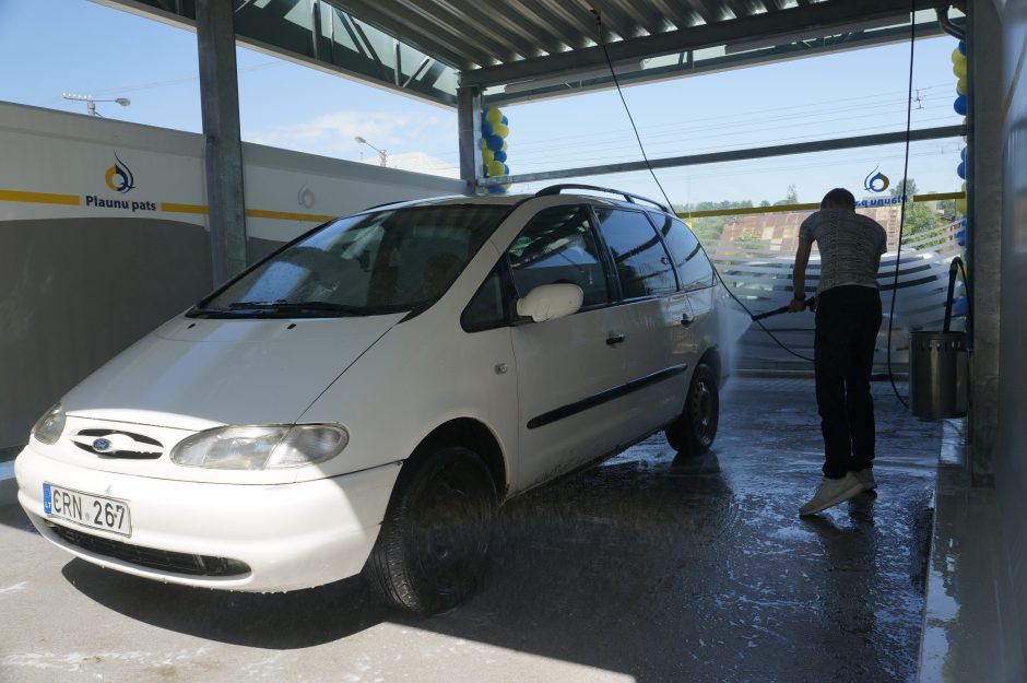 Kauniečius džiugina didžiausia „Plaunu pats“ plovykla 