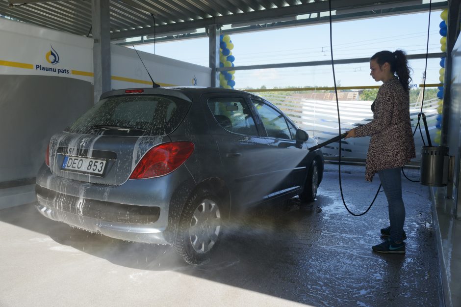 Kauniečius džiugina didžiausia „Plaunu pats“ plovykla 