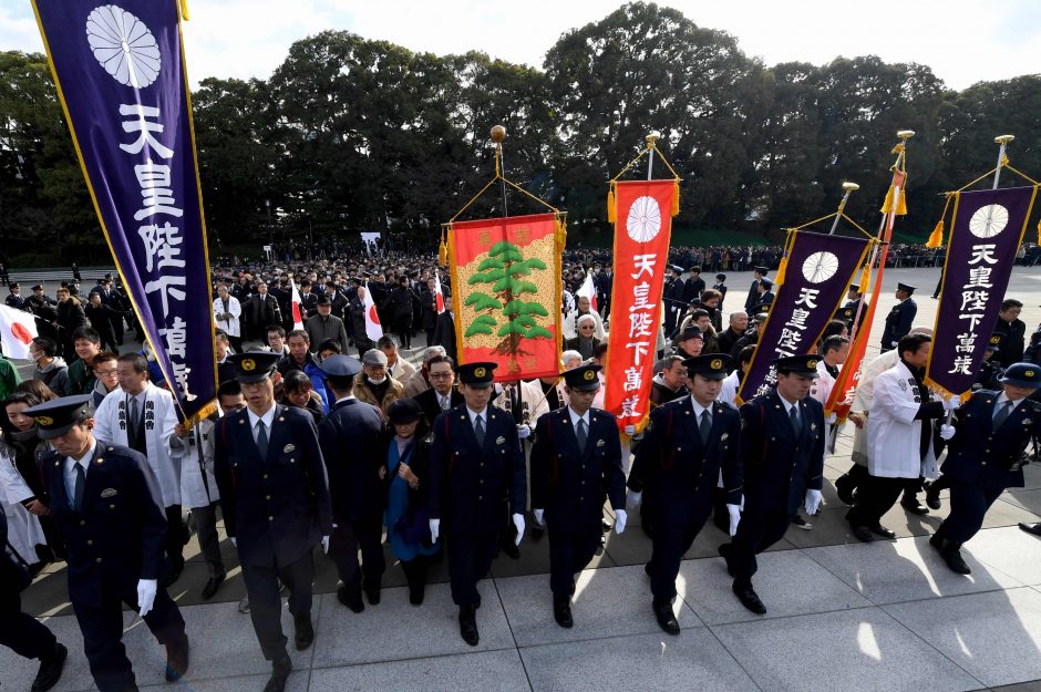 Japonijos imperatoriaus sveikinimo klausė tūkstantinė minia