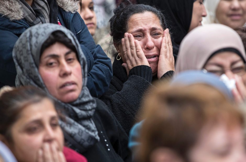 Stambule žuvusios arabės laidotuvėse – tūkstančiai žmonių