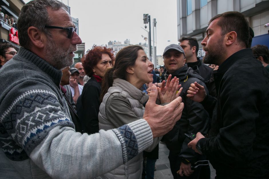 Tarptautinę darbo dieną pasaulyje – audringos demonstracijos