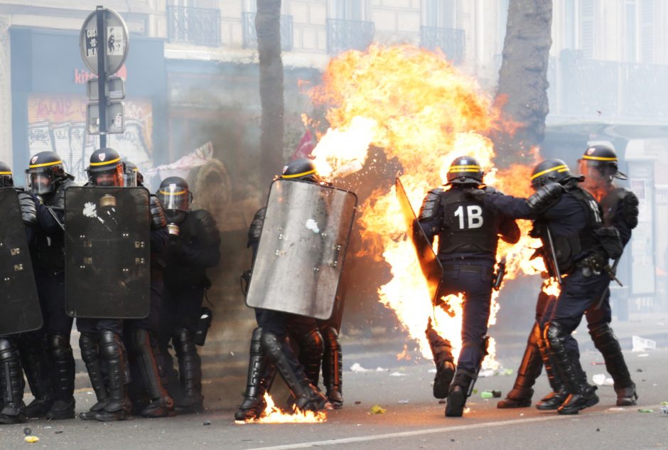 Tarptautinę darbo dieną pasaulyje – audringos demonstracijos