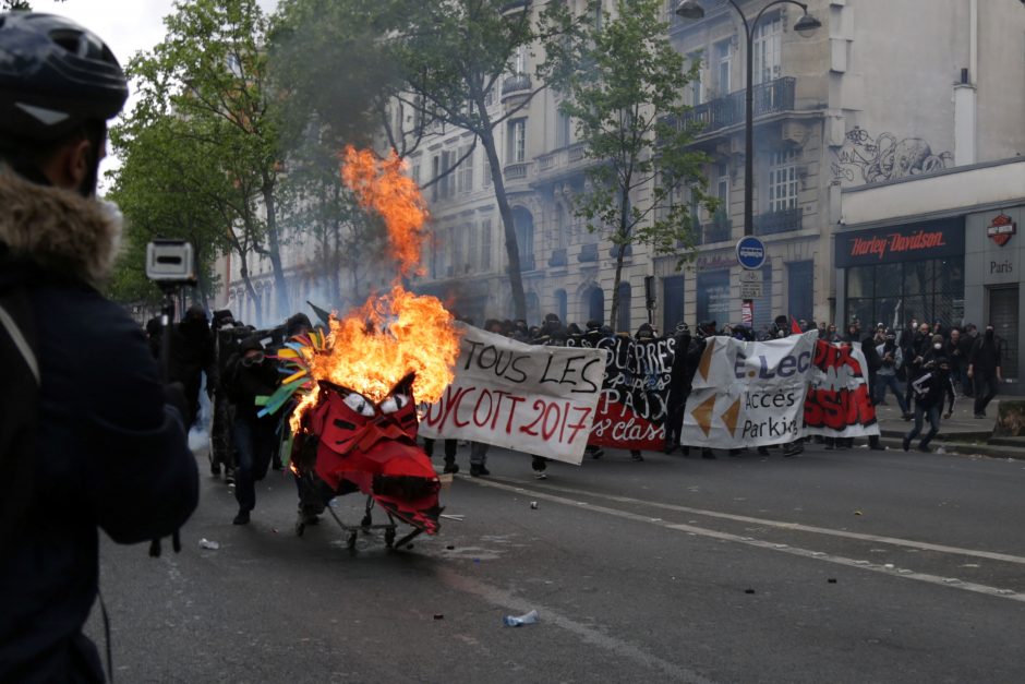 Tarptautinę darbo dieną pasaulyje – audringos demonstracijos