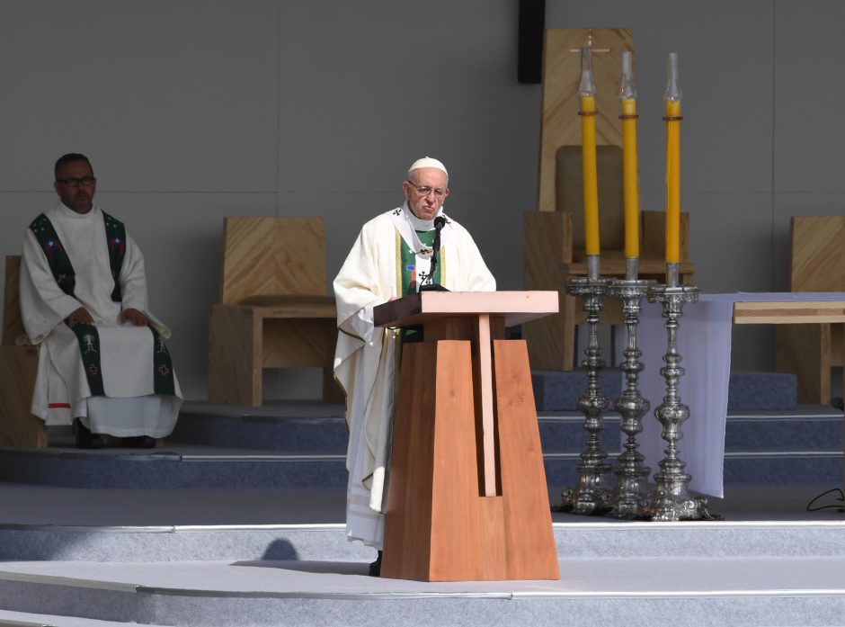 Popiežius Čilėje prakalbo apie vaikų seksualinio išnaudojimo skandalus