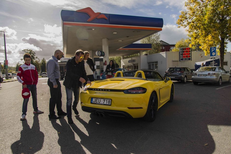 Bėgikę D. Lobačevskę išgąsdino svajonių automobilis