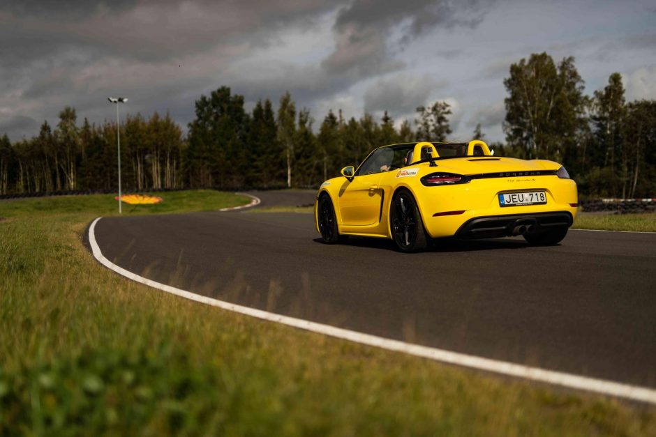 Bėgikę D. Lobačevskę išgąsdino svajonių automobilis