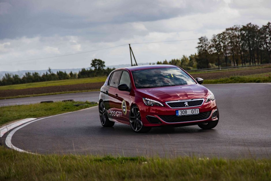 Bėgikę D. Lobačevskę išgąsdino svajonių automobilis