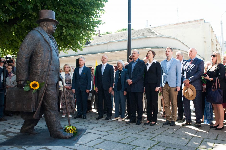 Iškilmingai atidengtas J. Vileišio paminklas