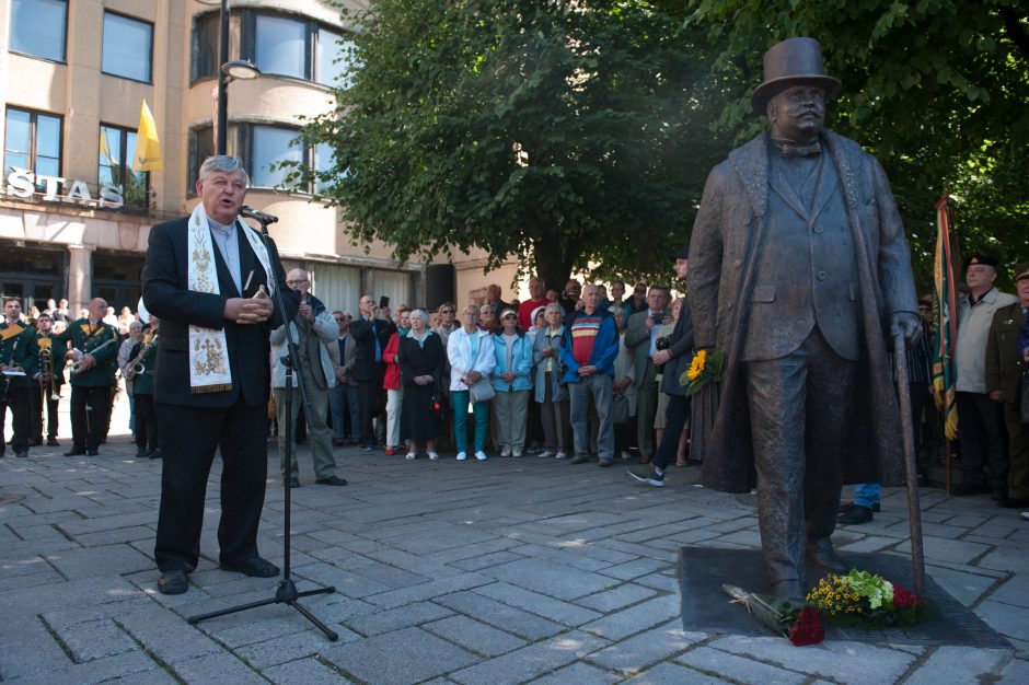 Iškilmingai atidengtas J. Vileišio paminklas