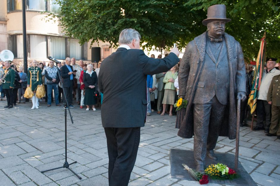 Iškilmingai atidengtas J. Vileišio paminklas