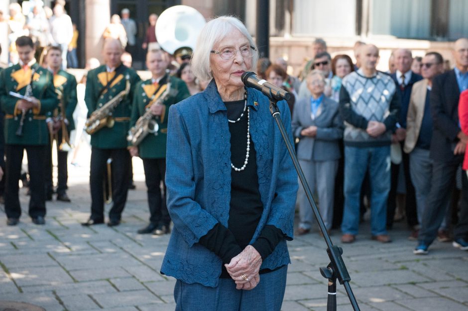 Iškilmingai atidengtas J. Vileišio paminklas