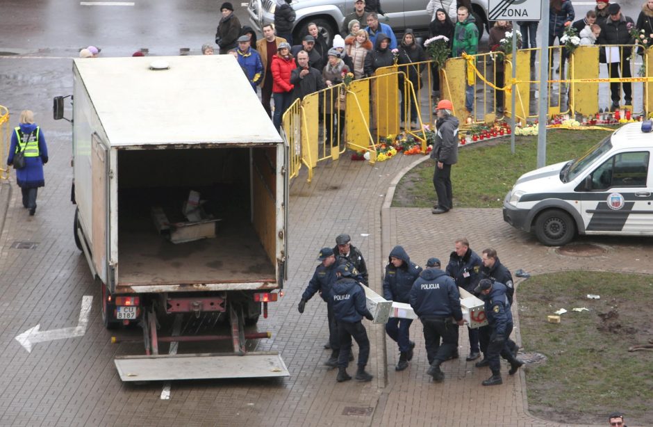 Gelbėtojai baigė darbus sugriuvusiame prekybos centre „Maxima“, kur žuvo 54 žmonės