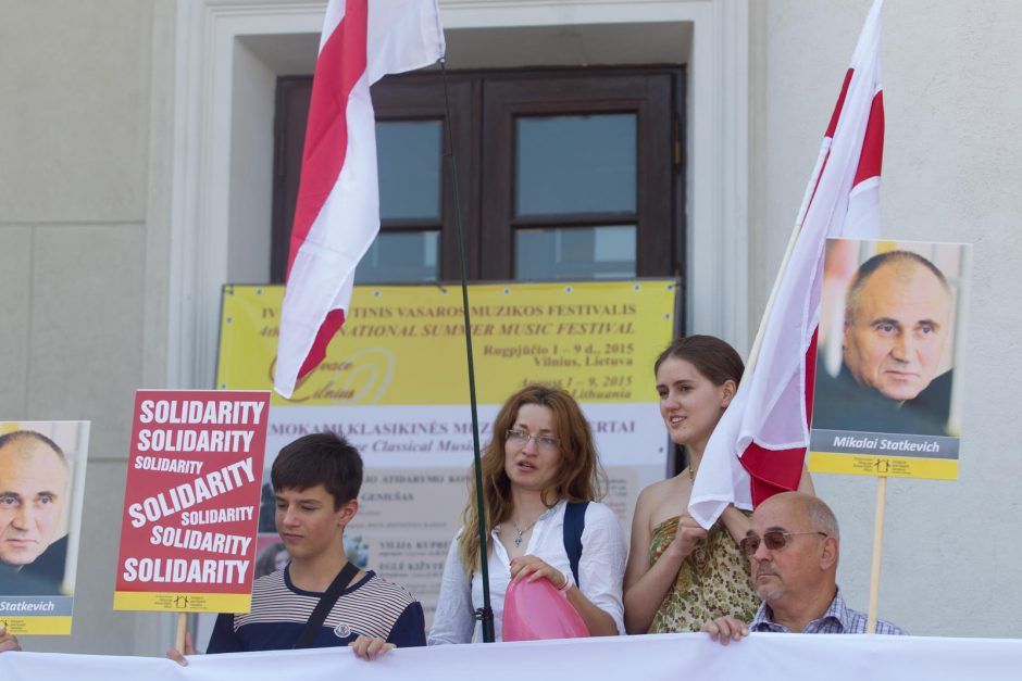 Protestuotojai ragino Baltarusiją paleisti politinius kalinius