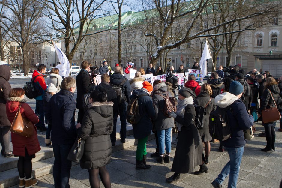 Meilės dieną premjeras ragina grįžti prie gėjų partnerystės klausimo