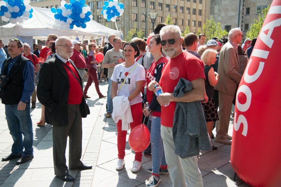 Profesinių sąjungų atstovai reikalavo darbuotojams kelti atlyginimus