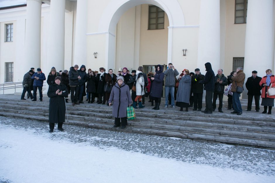 Trys Karaliai liaudies meistrus apdovanojo „Aukso vainikais“