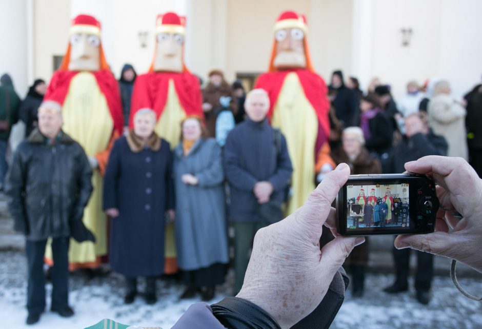 Trys Karaliai liaudies meistrus apdovanojo „Aukso vainikais“