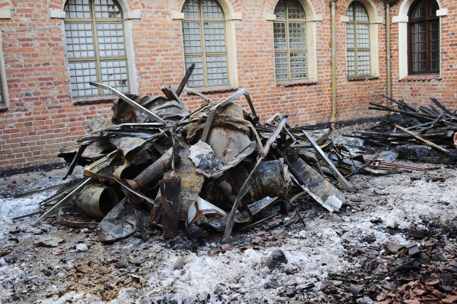 Teismas atvertė Tytuvėnų vienuolyno gaisro bylą