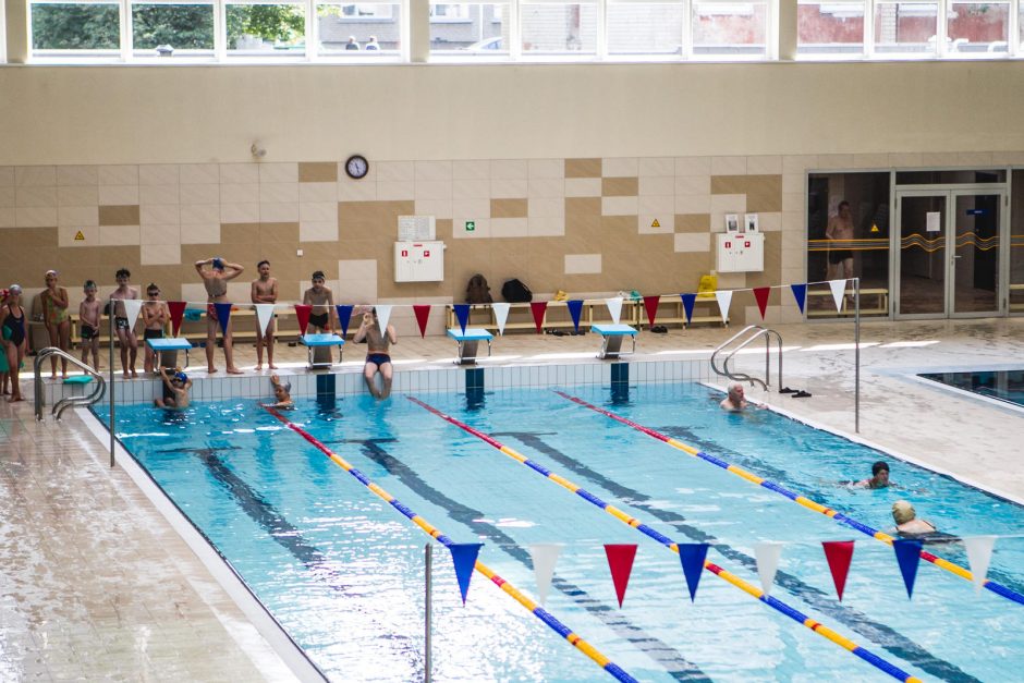 „Girstučio“ baseiną apgulė plaukimo pamokų ištroškę vaikai