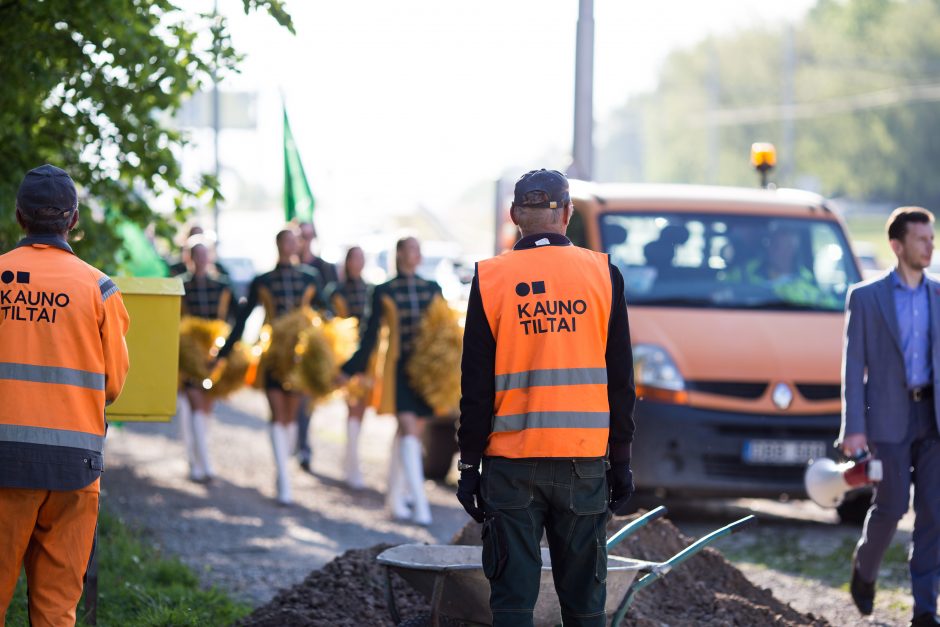 Eigulių gyventojus pažadino pučiamųjų orkestras