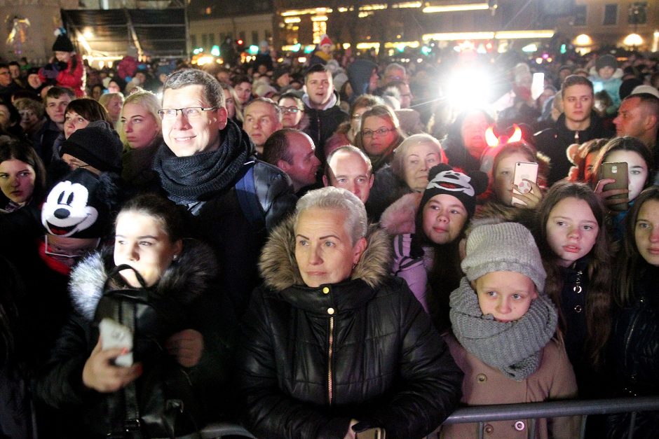 Įspūdingas Kalėdų eglės įžiebimas pritraukė tūkstančius kauniečių