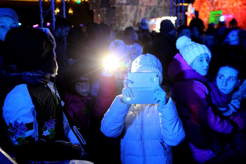 Įspūdingas Kalėdų eglės įžiebimas pritraukė tūkstančius kauniečių