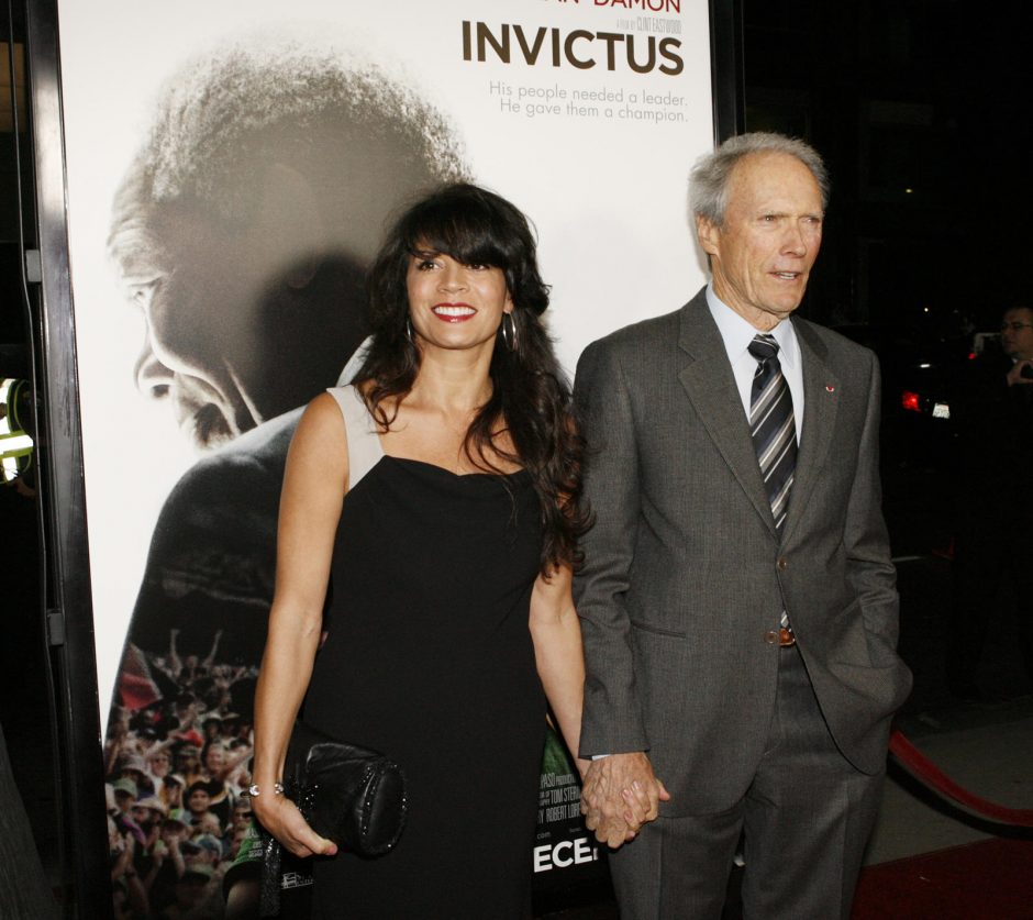 83-ejų C. Eastwoodas skiriasi su žmona Dina 