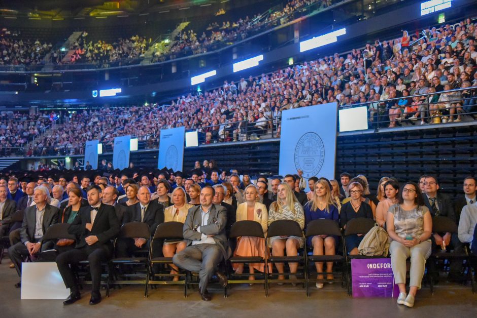 Tarp šiųmečių absolventų – ir įžymybės, ir piršlybos