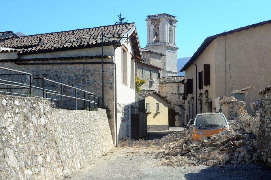 Po trečio žemės drebėjimo namų neteko tūkstančiai italų