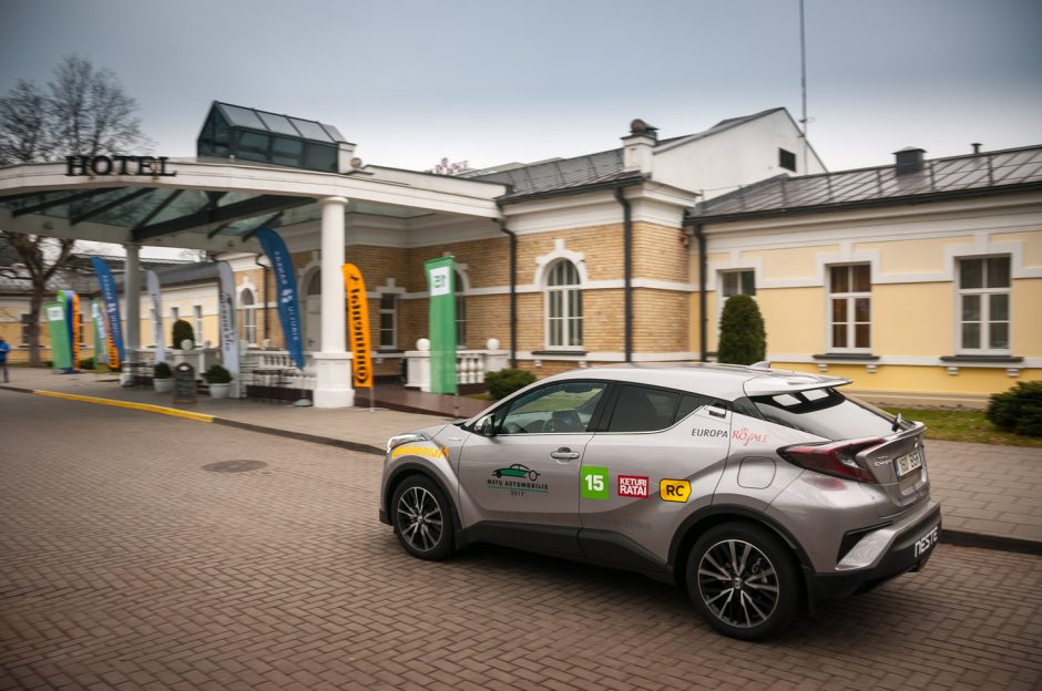 ,,Metų automobilis 2017“: prasidėjo konkurso bandymų stovykla