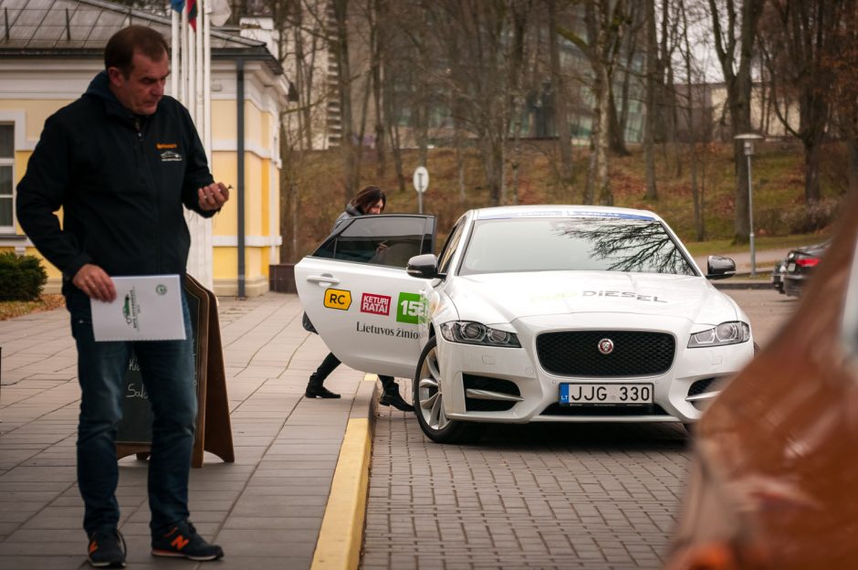 ,,Metų automobilis 2017“: prasidėjo konkurso bandymų stovykla