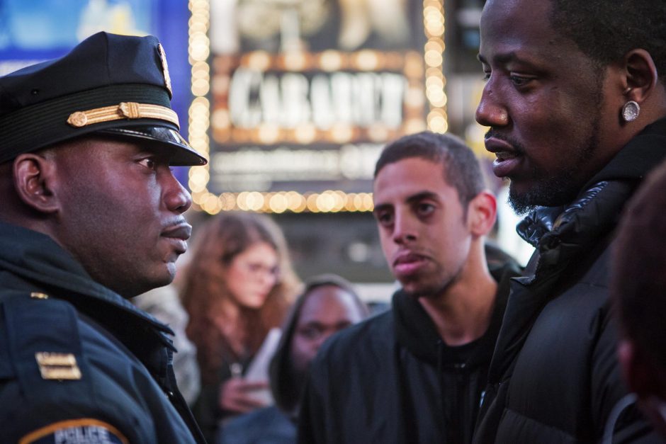 Įtariamąjį pasmaugusiam policininkui nepateikus kaltinimų, Niujorke kilo protestai