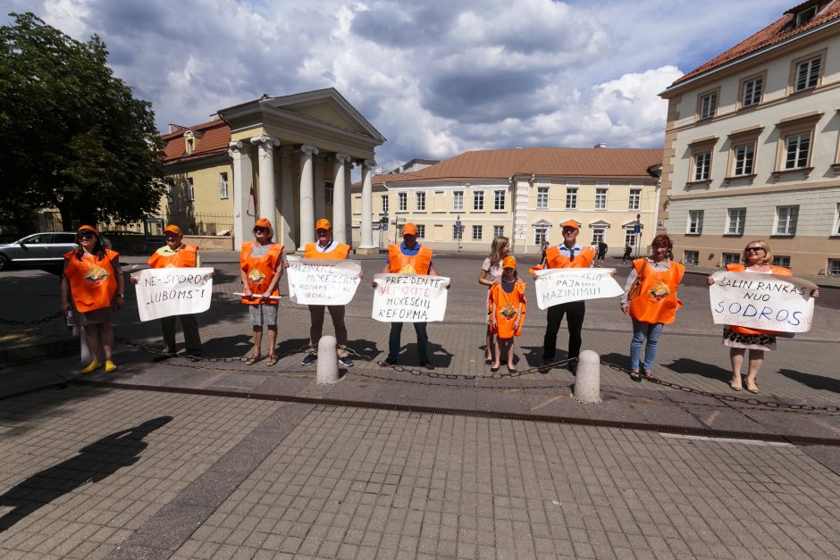 Profsąjunga prašė prezidentės vetuoti mokesčių reformą