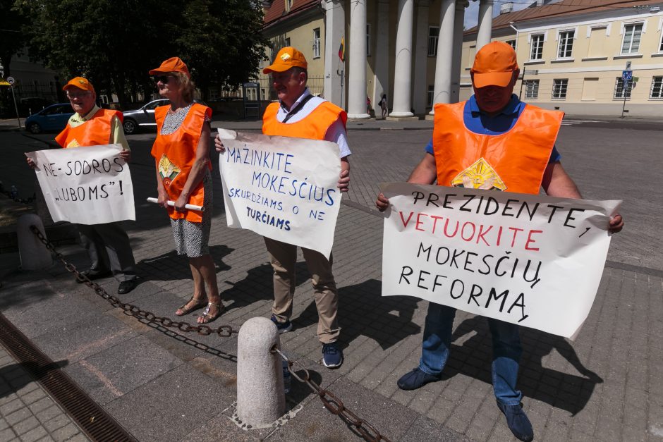 Profsąjunga prašė prezidentės vetuoti mokesčių reformą