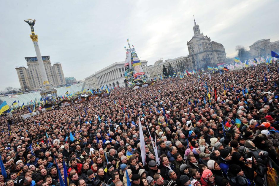 Sekmadienį į Kijevo gatves išėjo beveik 300 tūkst. žmonių