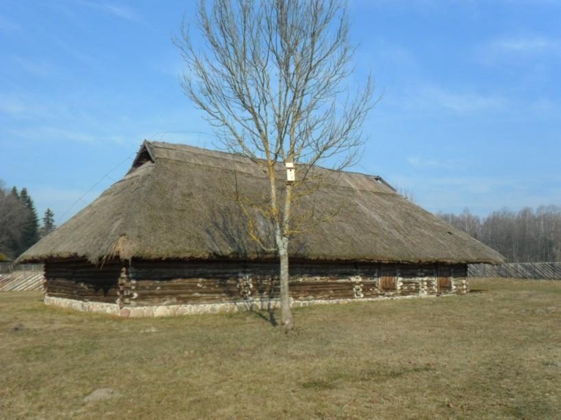 Žemės dieną Lietuvos liaudies buities muziejuje iškelti nuteistųjų pagaminti inkilai