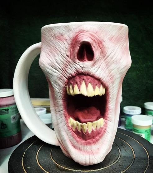 Amerikiečio kuriami monstrų puodeliai – ypač realistiški