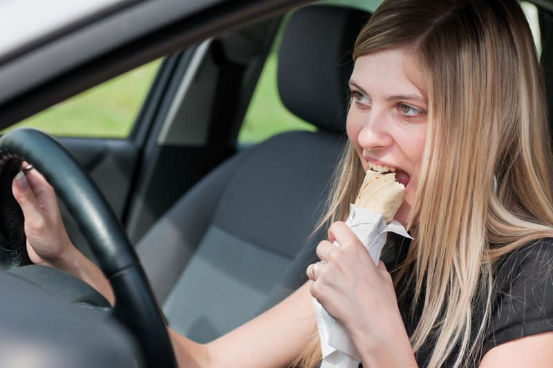 Valgymas prie vairo 80 proc. padidina nelaimingų atsitikimų riziką