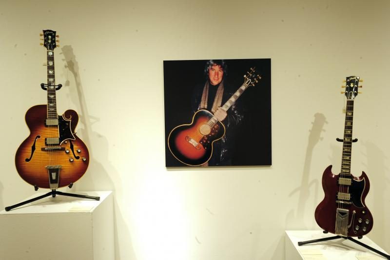 Aukcione parduota aktoriaus R.Gere'o gitarų kolekcija