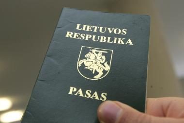 Sulaikytas britas bandė suvalgyti padirbtą lietuvišką pasą