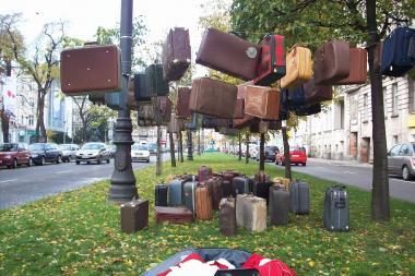 Lenkija plojo kauniečių lagaminams