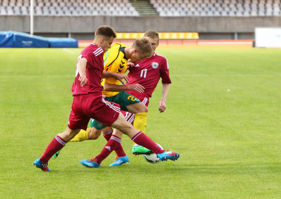 Jaunių futbolo varžybos : Lietuva - Latvija 