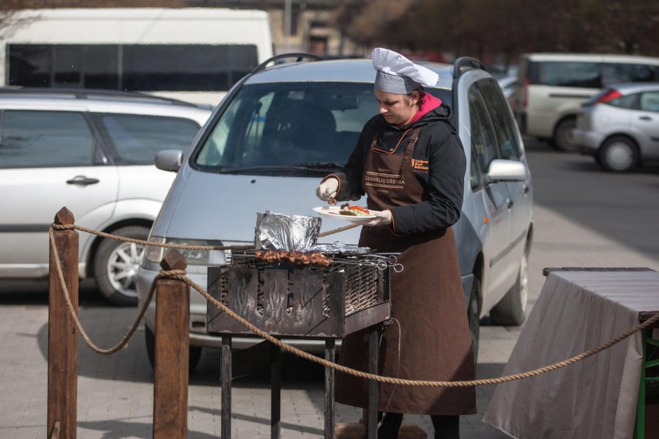 Mugė vilioja ir pirkėjus, ir ieškančiuosius pramogų