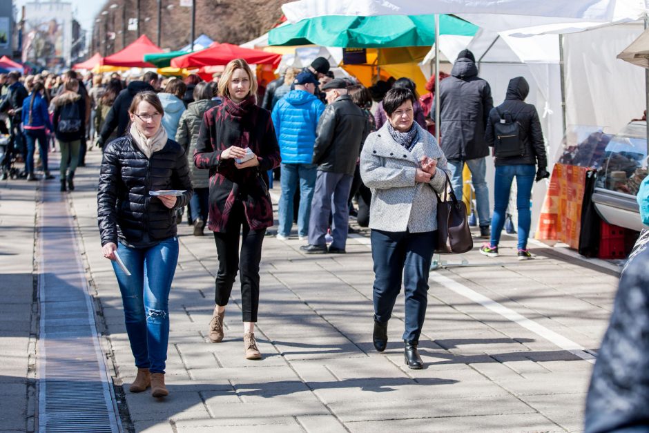 Mugė vilioja ir pirkėjus, ir ieškančiuosius pramogų