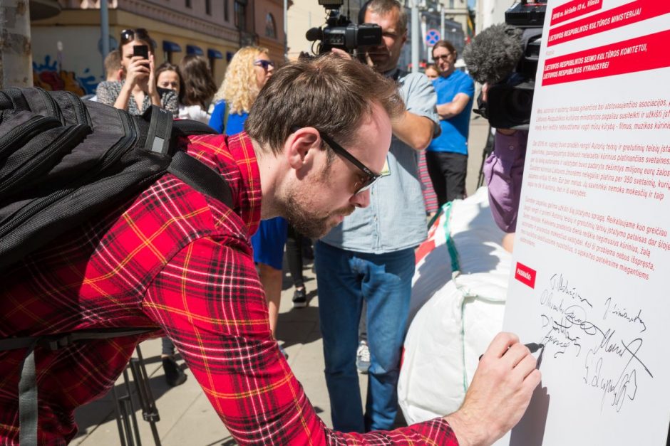 Lietuvos kūrėjai budino miegančius valdininkus