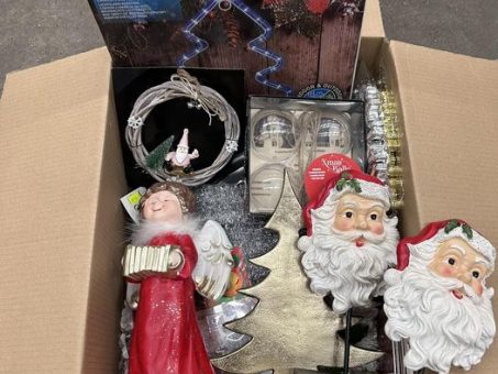 Skelbimas - Įvairių kalėdinių dekoracijų išpardavimas didmena