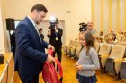 Ukrainiečių pabėgėlių vaikams perduota 100 mokyklinių kuprinių