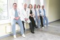 Komanda: Kauno ligoninės chirurgai šalia savo tiesioginio darbo skaito studentams paskaitas apie chirurgines ligas ir jų gydymo naujoves, dirba mokslinį darbą.